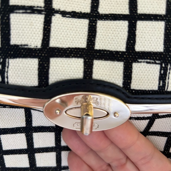 Excellent Used Condition Blk and cream Coach Satchell handbag - Picture 3 of 15